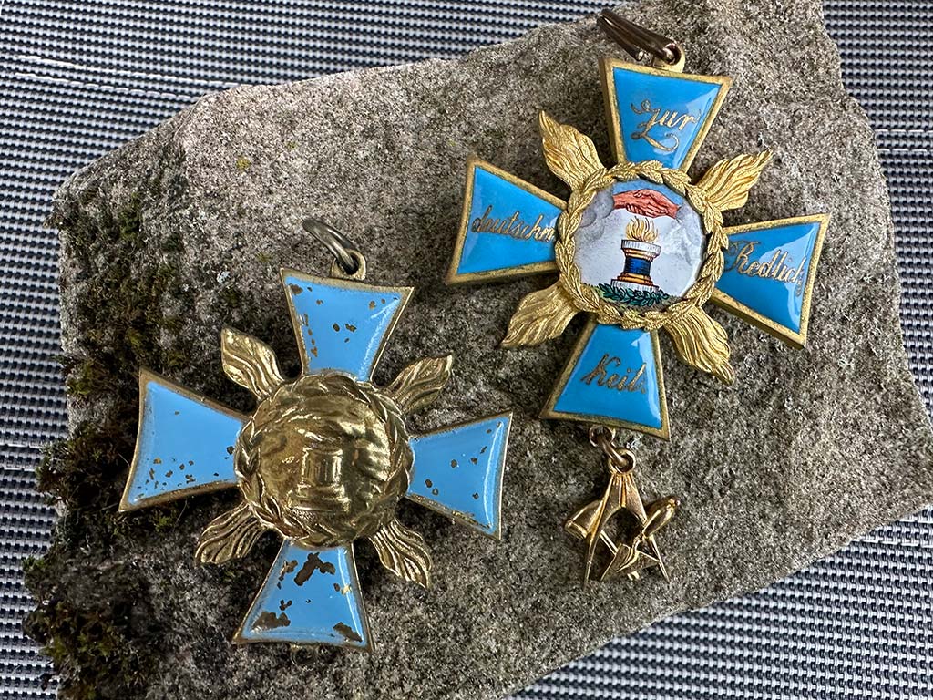 Bijoux der Freimaurerloge Zur deutschen Redlichkeit in Iserlohn